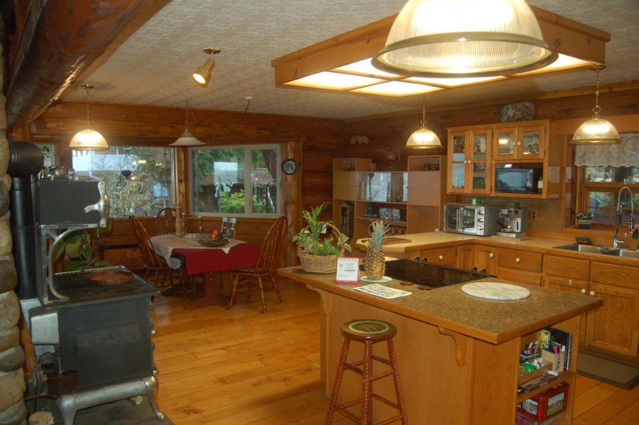 Union Bay Log Home Exterior photo