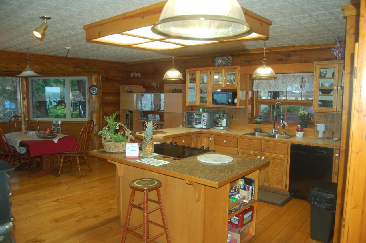 Union Bay Log Home Exterior photo